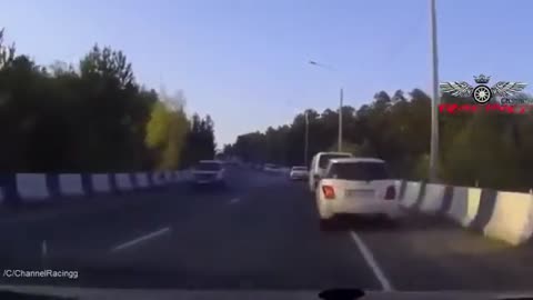 ULTIMATE IDIOT CRAZY DRIVERS,FUNNY, AMAZING DRIVING FAILS