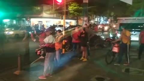 Incendiaron motocicleta de presuntos ladrones en Bucaramanga