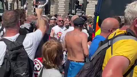 Londra, dure proteste contro passaporto sanitario.