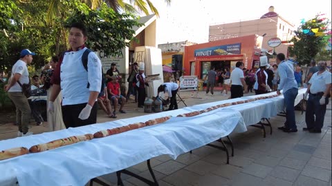 Holiday breaks Guinness book world records "Rosca de Reyes" Mexico