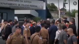 Expresidente brasileño Lula sale de la cárcel 1 año y 7 meses después