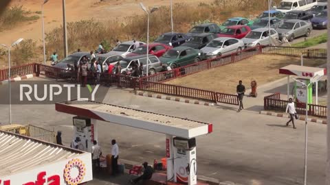 Nigeria: Massive queues in Abuja as petrol stations run dry amid fuel shortage