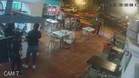 [Video] Atracan a clientes de restaurante en el Pie de la Popa