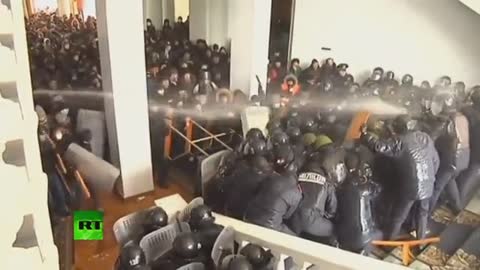 RT: Ukraine Citizens mop sellout police and cowardly politicians
