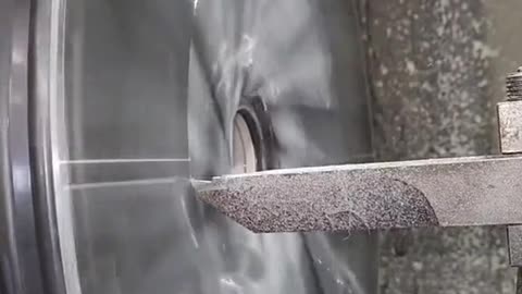 Automobile wheel hub grinding and repairing tire