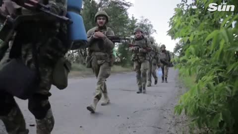 Ukrainian soldiers fire tanks as fighting intensifies in Sievierodonetsk