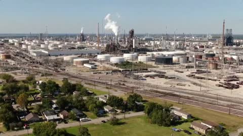 Imágenes de una de las refinerías más grandes del mundo en Texas
