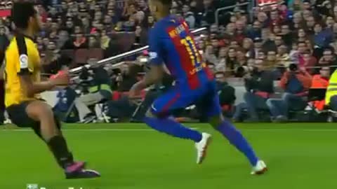 Neymar's brutal Sombrero that killed the Defender.