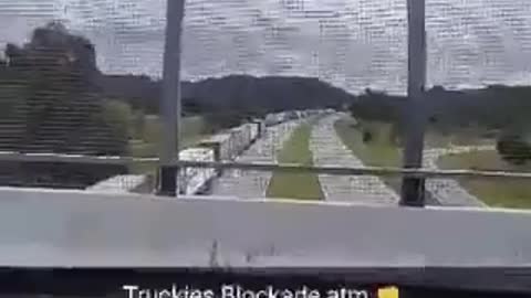 More videos are coming out of the Australien trucker blockade