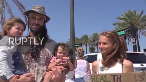 USA Protesters burn masks at Florida rally