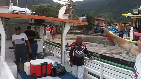 Pescaria ruma a plataforma mexilhões