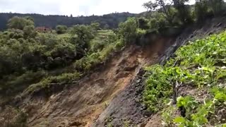 Remoción de tierra en masa en Enciso