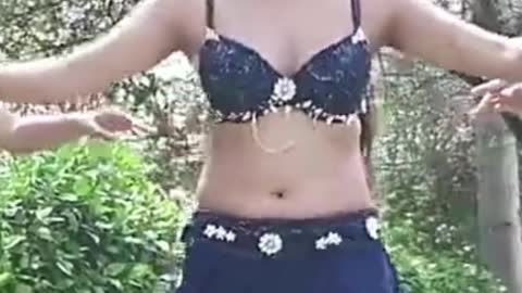 Indian belly dancer in JUNGLE Awsome belly dance
