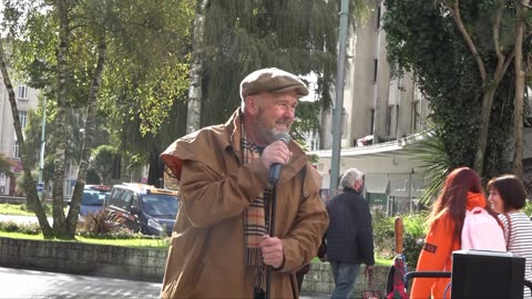 Andy Marshall Crooner Busking. 2 The Ocean City Plymouth 22nd October 2022.