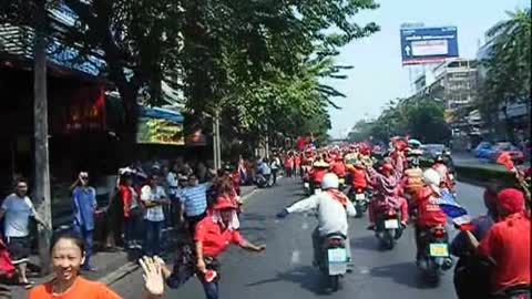 Thailand Bangkok - Lat Phrao Rd red shirt procession 2010mar20