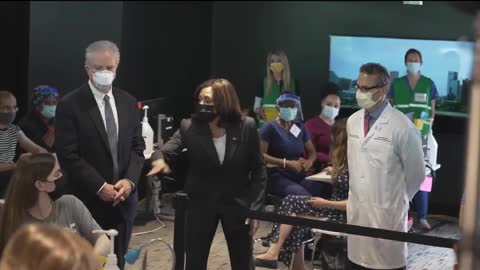 Kamala Harris : Aime ton prochain en te faisant vacciner contre le Covid (remix) (VOST)