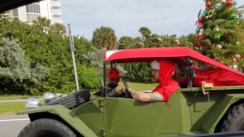 Florida man in Dune Buggy has Christmas Spirit