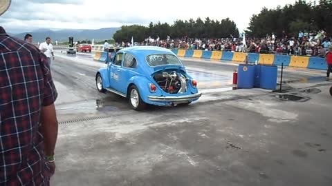 VW escarabajo vs mustang gt