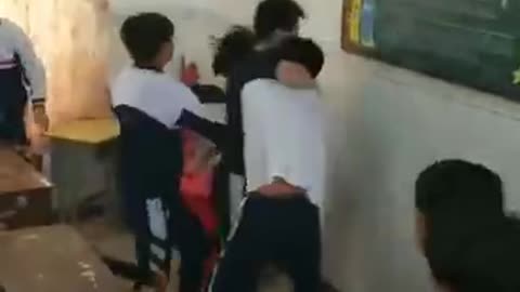 Chinese middle school students fight.