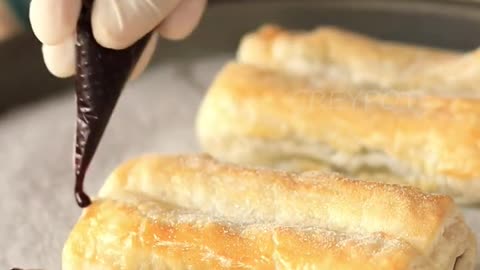 KitKat Puff Pastry _ Chocolate Pastry _ Christmas Special Dessert Recipe #shorts