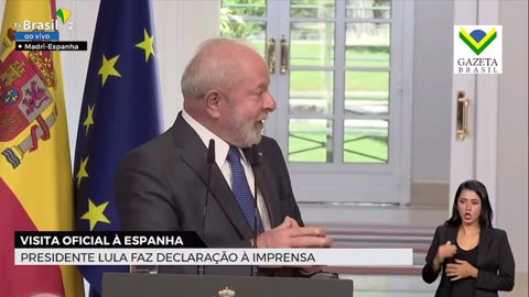 Lula pede aplausos em pronunciamento na Espanha