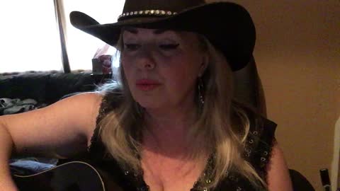 Canadian Truckers - Written and performed by Linda Jean (all rights reserved)