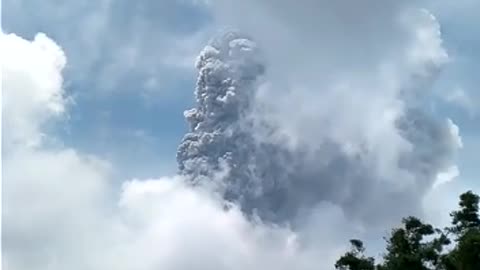indonesian volcano eruption