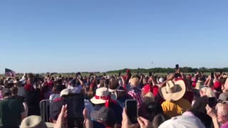 Trump 3-25-23 Waco rally-Trump plane approaching and landing