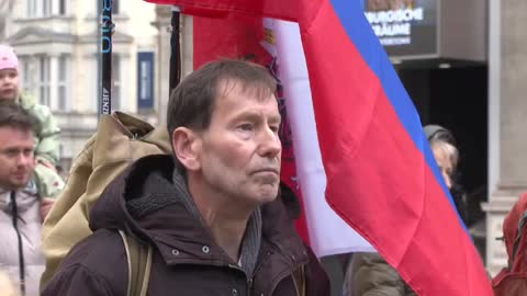 Industrial and economic suicide - hundreds of people marched in Vienna