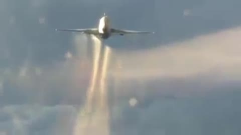 CHEMTRAIL FLIGHTS in action video-graphed from above them in the skies. #Disclosure 👉👉👉 Follow me