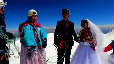 Bolivian couple marry atop majestic Illimani mountain