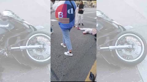 Motorista grave en un accidente en Paseo de Gràcia