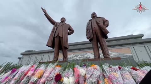 Russian Defence Minister lays flowers at Liberation Monument in Pyongyang