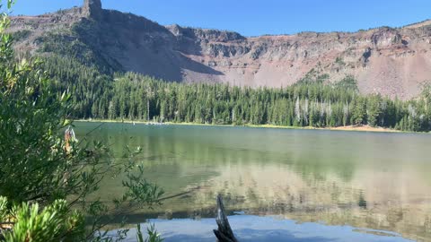 Central Oregon - Little Three Creek Lake - Walking the Mighty Fine Pine Shoreline - 4K