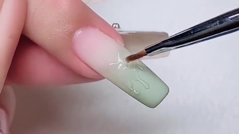 Gradient green manicure
