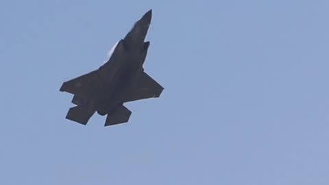 U.S. Marines F-35 doing a slow flyby