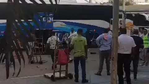 Video: conductor y pasajero se van a los golpes en Terminal de Transporte