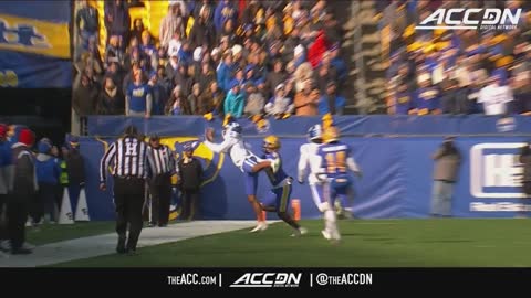 Duke WR Jordan Moore's Incredible 1-Handed Sideline Grab | ACC Must See Moment
