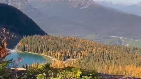 Golden valleys and turquoise lakes