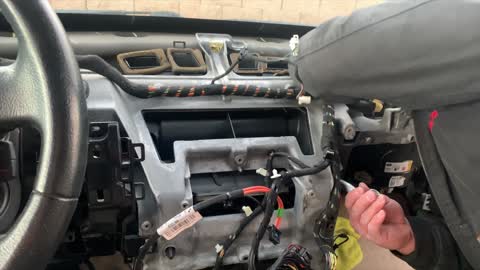 2006 Land Rovr LR3 V8 Project (Part 6) "New Heater Core"