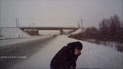 Car loses tire on the highway