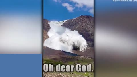 Gigantic Avalanche Sends Tourist Scrambling for Shelter