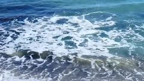 Waves coming to the beach