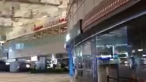 Aeroporto Changi di Singapore, più trafficato al Mondo E' Vuoto! Il RISVEGLIO è GLOBALE!!!💥💥💥