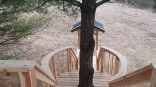 Tour a walk up and into the Peacemaker treehouse by Bigfoot Treehouses