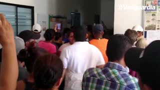 En señal de protesta, habitantes de Puerto Wilches entraron al hospital con un ataúd