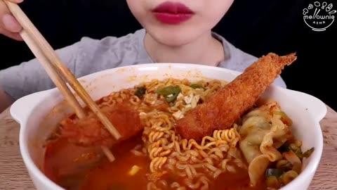 ASMR MUKBANG SPICY RAMYEON, FIRED SHRIMP, DUMPLING