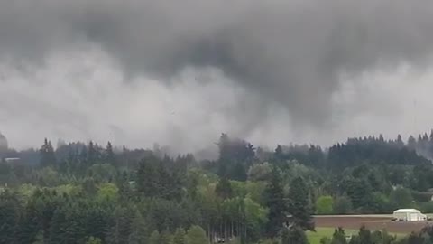 Tornado caught on camera over Damascus, Oregon