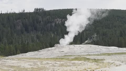 Yellowstone: Old Faithful Geyser Eruption