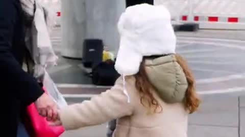 Mother And Daughter Dance To Street Performance (AMAZING)